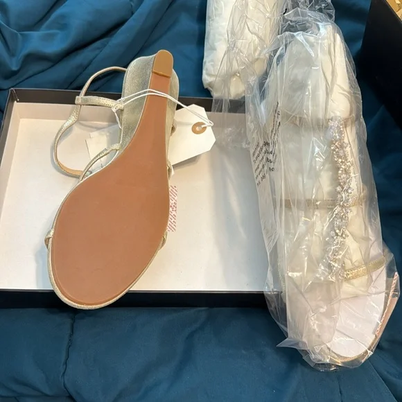 Badgley Mischka Maisie Wedges New in Box! - Picture 2 of 4